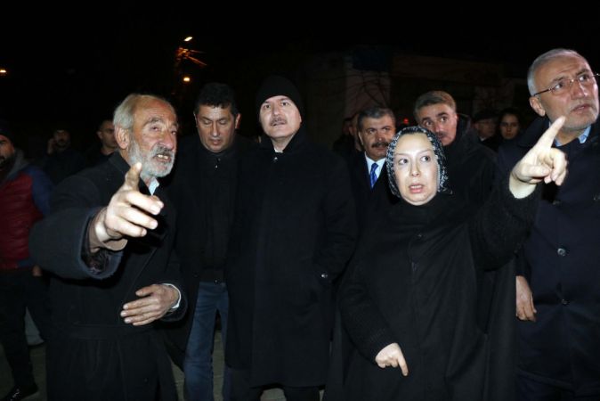 Depremin ardından Elazığ’da yürek burkan görüntüler…