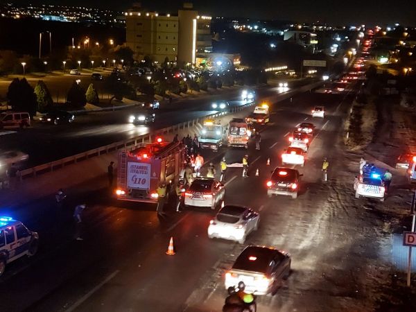 Yolun karşısına geçmek istedi, 3 otomobil birden çarptı