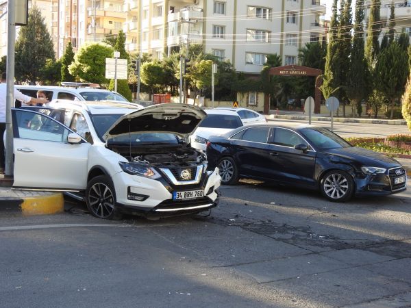 Otomobil ile cip çarpıştı