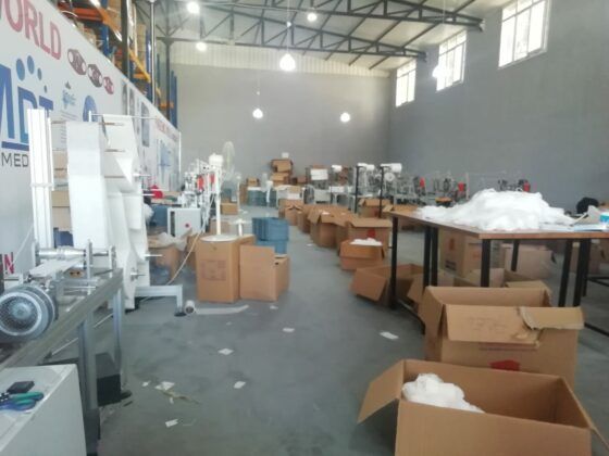 Buca’da kaçak maske operasyonu: 17 bin çocuk maskesine el konuldu