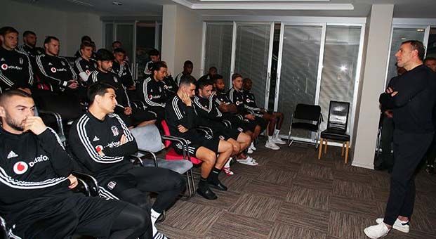 Abdullah Avcı futbolcularla vedalaştı