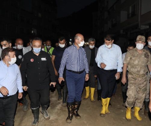 Sivas Valisi Ayhan, İçişleri Bakanı Soylu ile afet bölgesi Dereli’de