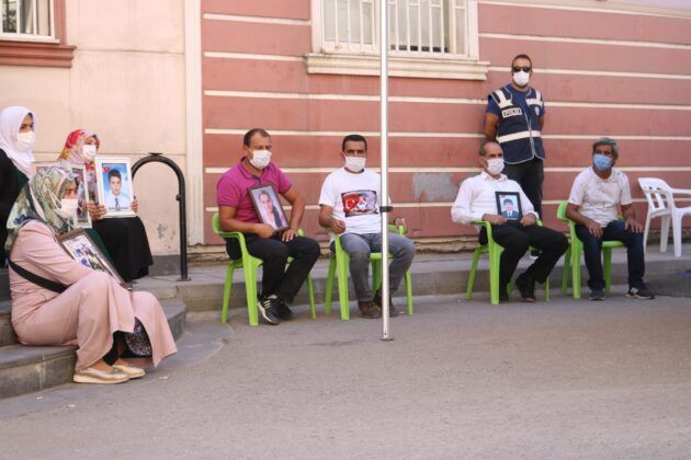 PKK’lılardan evlat nöbetindeki ailelere gözdağı