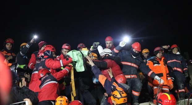 Depremden 23 saat sonra kurtarıldılar