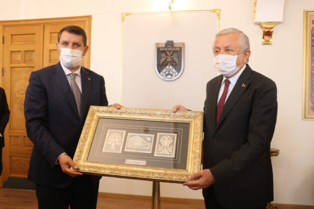 Vali Ayhan’dan Milletvekili Adan’a çift başlı kartal tablosu