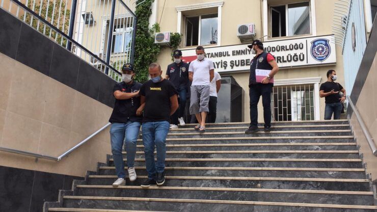 İŞ YERİNİ SOYAN HIRSIZLAR ÖNCE KAMERAYA SONRA POLİSE YAKALANDI