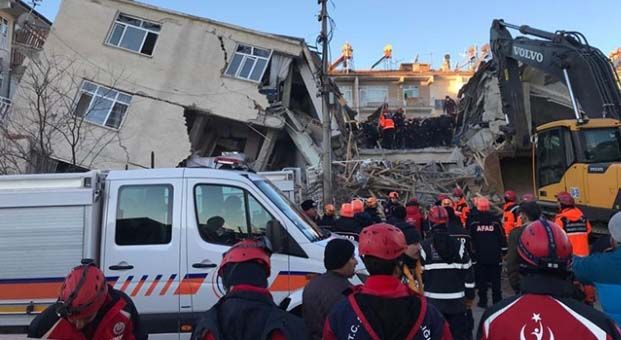 Depremzedelere yardım için banka ve SMS numaraları