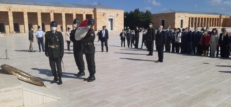 CHP, 97. kuruluş yıl dönümünde Anıtkabir’i ziyaret etti