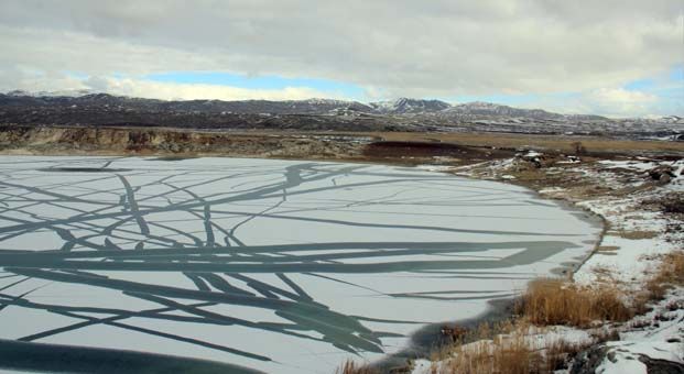 Sivas’ta hava soğudu Kızılırmak buz tuttu