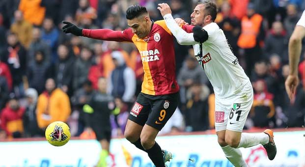 Galatasaray’a şok: Falcao sakatlandı