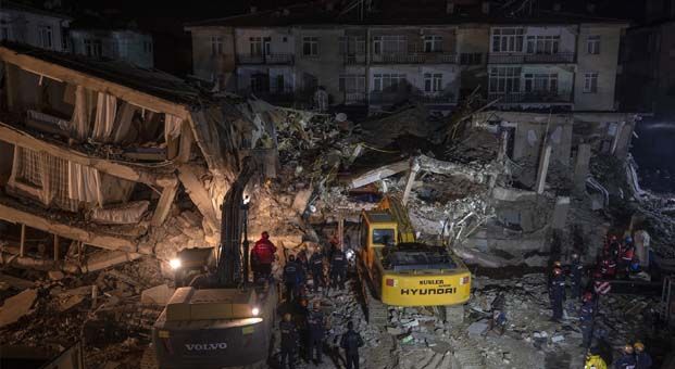 Elazığ’da hayatını kaybeden 7 kişi defnedildi