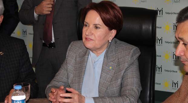 İYİ Parti Genel Başkanı Akşener depremzedeleri ziyaret etti