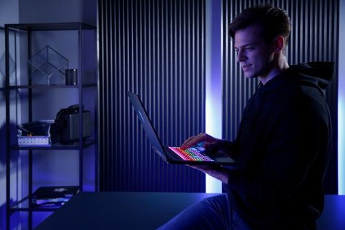 300 Hz Yenileme Hızına Sahip İnce ve Hafif Oyuncu Dizüstü Bilgisayarı Predator Triton 500 Türkiye’de