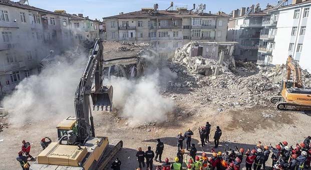 Elazığ’daki depremde 45 kişi enkaz altından kurtarıldı