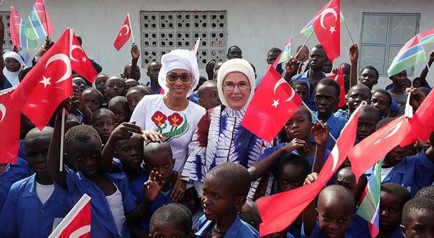 Emine Erdoğan Gambiya’da cami ve okul açtı