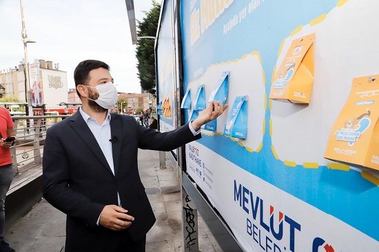 KAĞITHANE’DE BİLLBOARDLARA REKLAM YERİNE MAMA KONULDU