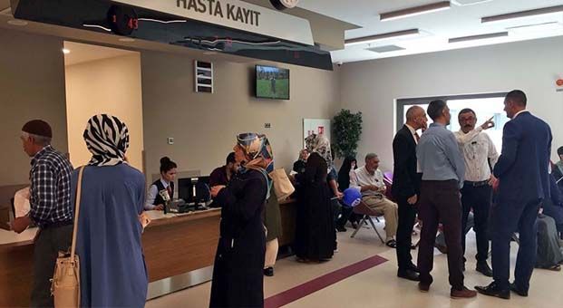 Depremden etkilenenlere prim borcuna bakılmadan ve katılım payı ödemeden sağlık hizmeti
