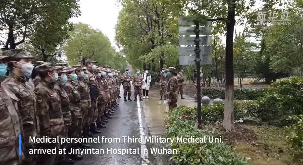 Vuhan kuşatma altında şehirden çıkmak isteyen vuruluyor