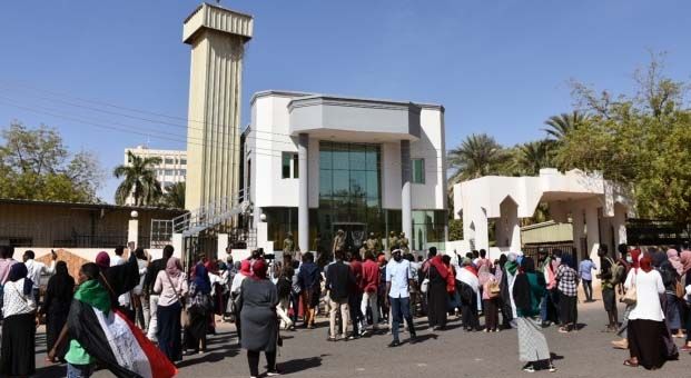 BAE, Sudanlı gençleri kandırıp zorla savaşa götürüyor