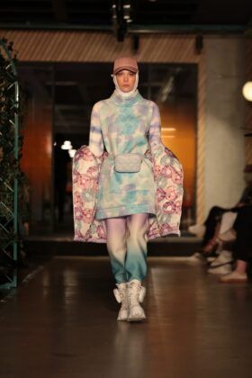 Modanisa’nın online defilesi 250 binin üzerinde izlendi