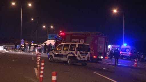 Kuzey Marmara Otoyolu'nda 3 araç birbirine girdi: 2'si ağır 9 yaralı