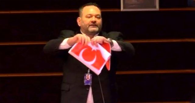 Adalet Bakanı Gül, Türk bayrağını yırtan vekile karşı harekete geçti