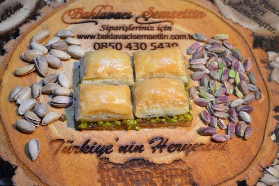 FISTIKLI MI SEVERSİNİZ CEVİZLİ Mİ? DAMAK ÇATLATAN LEZZET “BAKLAVA”