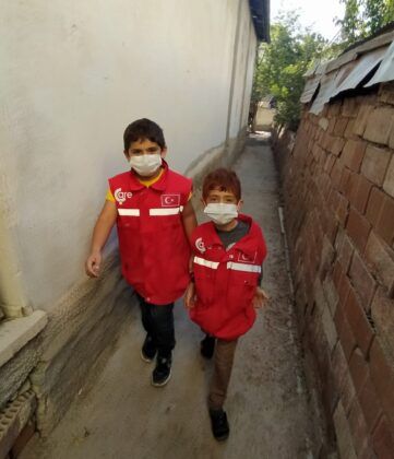 Elâzığ’da Minik Çare Gönüllüleri Oyuncak ve Gıda Yardımı Dağıttı