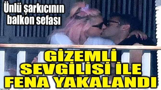 Evinin terasında fena yakalandı! Sevgilisini öpmelere doyamadı