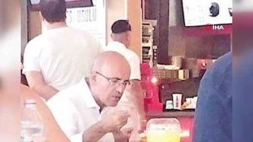 Bakan Şimşek kumpir yedi, vatandaşlarla fotoğraf çekildi Bakan Şimşek kumpir yedi, vatandaşlarla fotoğraf çekildi