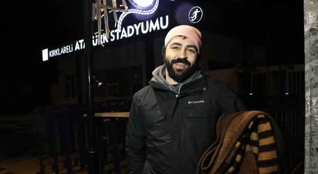 Yıl 2020, taraftar stat önünde yattı