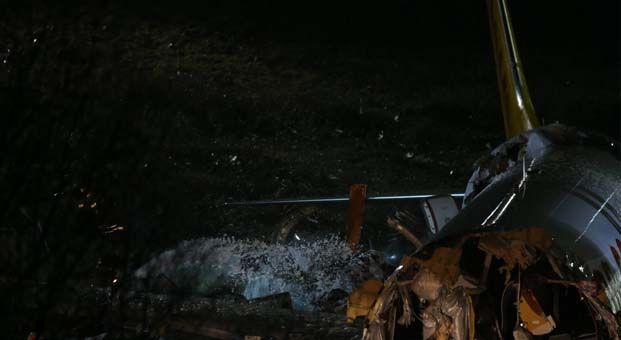 Sabiha Gökçen’e ulaşmaya çalışan polis aracı kaza yaptı