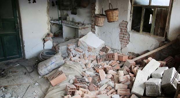 Manisa’daki depremde 305 ağır hasarlı yapı-konut tespit edildi