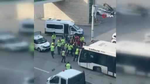 Anadolujet yolcusu Alman çiftin kavgası, Esenboğa Havalimanı'nı karıştırdı Anadolujet yolcusu Alman çiftin kavgası, Esenboğa Havalimanı'nı karıştırdı