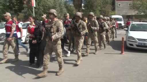Şanlıurfa merkezli terör operasyonuna 6 tutuklama Şanlıurfa merkezli terör operasyonuna 6 tutuklama