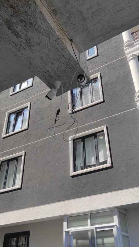 Komşudan mahremiyet ihlali Komşudan mahremiyet ihlali