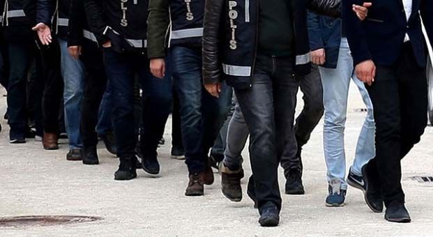 İzmir’de FETÖ operasyonu: 15 tutuklama