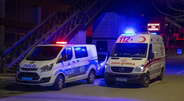 Tartışan anne babasını ayırmak isterken babasını öldürdü