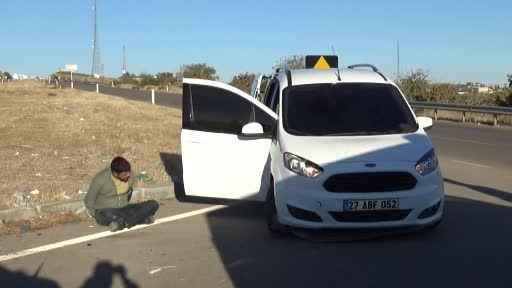 Kilis'te uygulama noktasından kaçan otomobilde 5 kaçak göçmen ile 1 organizatör yakalandı
