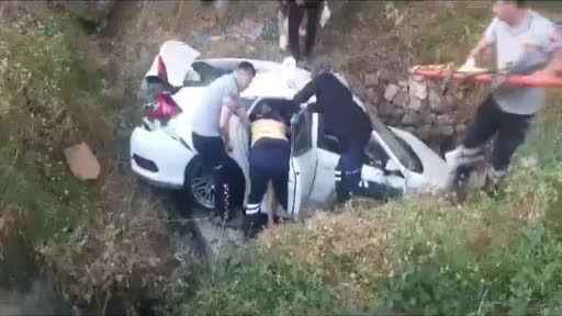 Burdur’da otomobil dereye uçtu, 2’si ağır 4 kişi yaralandı Burdur’da otomobil dereye uçtu, 2’si ağır 4 kişi yaralandı