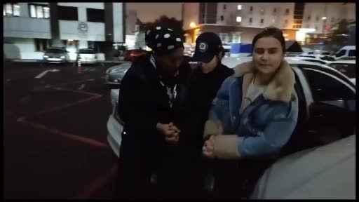 Dilan ve Engin Polat’ın evindeki Özbekistanlı çalışanlar gözaltına alındı Dilan ve Engin Polat’ın evindeki Özbekistanlı çalışanlar gözaltına alındı