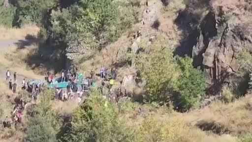 Hindistan’da yolcu otobüsü şarampole yuvarlandı: 36 ölü, 19 yaralı Hindistan’da yolcu otobüsü şarampole yuvarlandı: 36 ölü, 19 yaralı