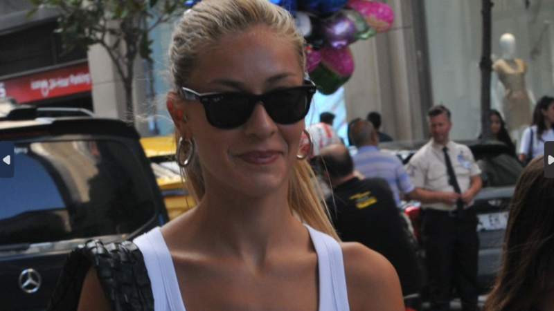 Acun Ilıcalı'nın sevgilisi, Adriana Lima'nın kızlarıyla Nişantaşı’nda alışverişte görüntülendi Acun Ilıcalı'nın sevgilisi, Adriana Lima'nın kızlarıyla Nişantaşı’nda alışverişte görüntülendi