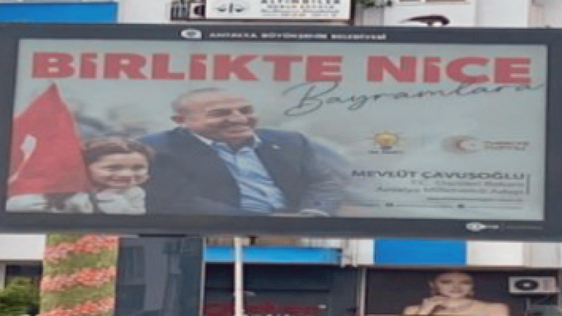 Çavuşoğlu'nun seçim afişleri kaldırıldı Çavuşoğlu'nun seçim afişleri kaldırıldı