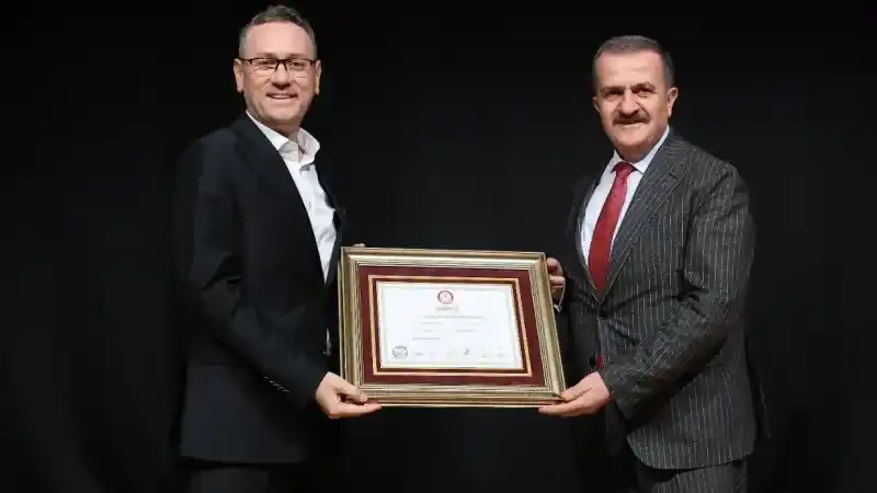 Başkan Kartoğlu mazbatasını aldı