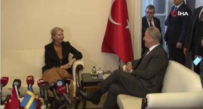 Milli Savunma Komisyonu Başkanı Akar, İsveç Büyükelçisi Mard ile görüştü Milli Savunma Komisyonu Başkanı Akar, İsveç Büyükelçisi Mard ile görüştü