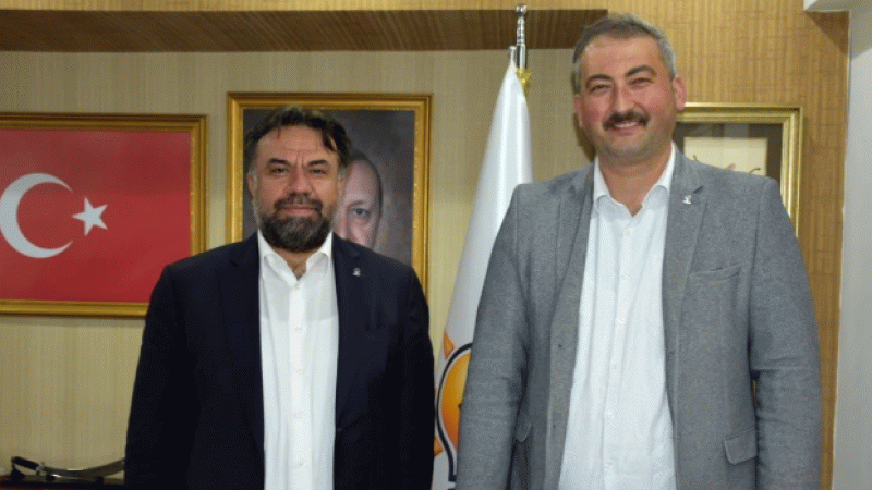 Gelecek Partisi Balıkesir İl Başkanı AK Parti rozeti taktı