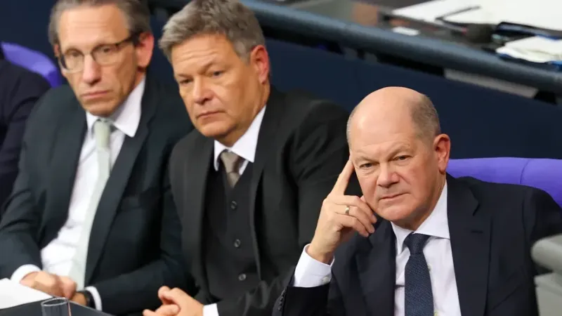 Almanya’da güvenoyu alamayan hükümet düştü