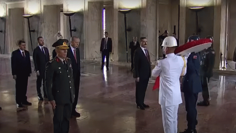 Cumhurbaşkanı Erdoğan, yemin sonrası Anıtkabir’i ziyaret etti Cumhurbaşkanı Erdoğan, yemin sonrası Anıtkabir’i ziyaret etti