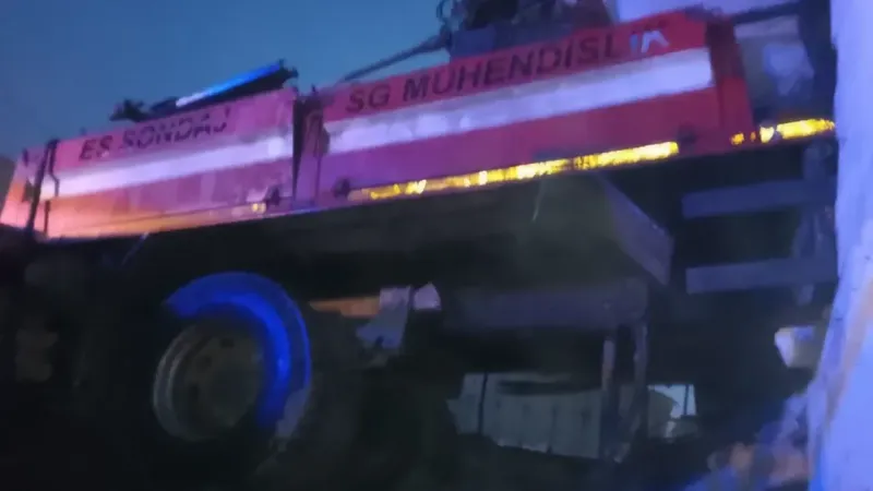 Ankara'da freni patlayan sondaj aracı eve girdi: 1 yaralı